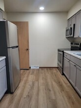 1362 Honeysuckle Rd, Unit 62 in Hartford, WI - Foto de edificio - Building Photo