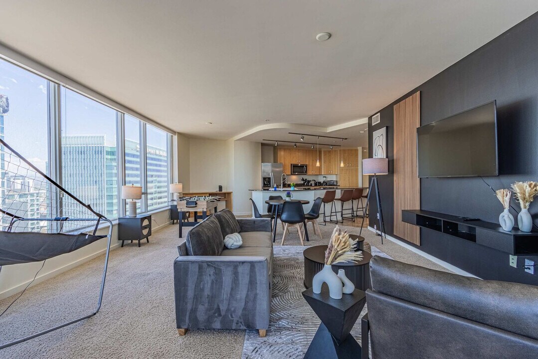 44 W Monroe St in Phoenix, AZ - Building Photo