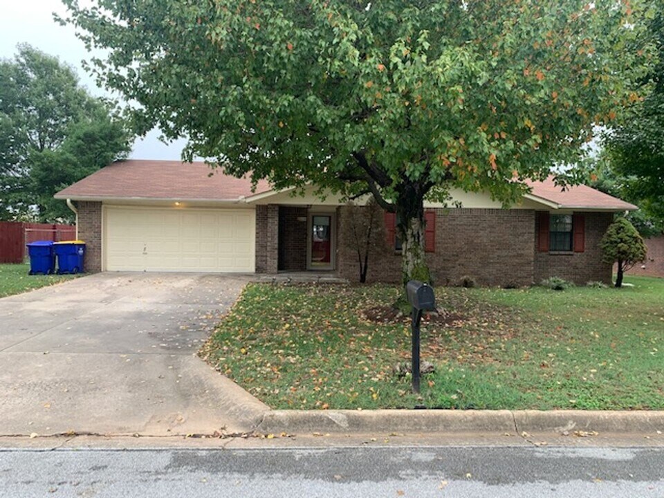 519 Garland Pl in Lowell, AR - Building Photo