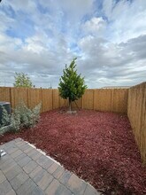 1466 NE 3rd Ave in Florida City, FL - Foto de edificio - Building Photo