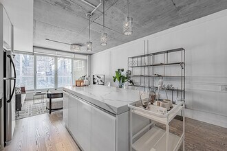 75 Portland St in Toronto, ON - Building Photo - Building Photo