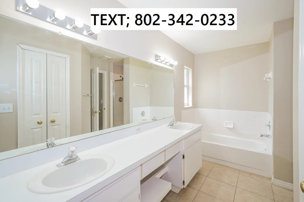 28430 Meadowrush Way in Zephyrhills, FL - Building Photo