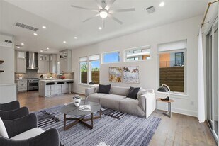 4020 Valley View Rd in Austin, TX - Building Photo