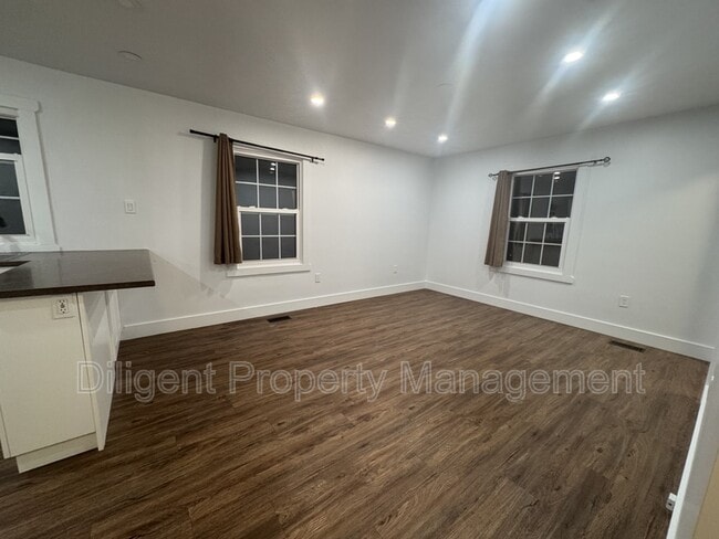 736 Stormont St in Peterborough, ON - Building Photo - Building Photo