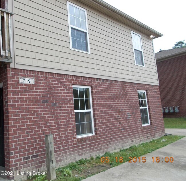 219 Highland Blvd-Unit -3 in Shepherdsville, KY - Building Photo - Building Photo