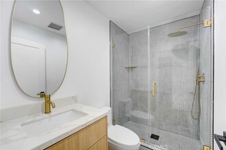 2822 1/4 Waverly Drive Unit in Los Angeles, CA - Building Photo - Building Photo