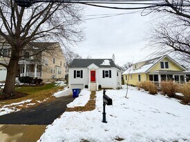 875 N Greenbrier St in Arlington, VA - Building Photo
