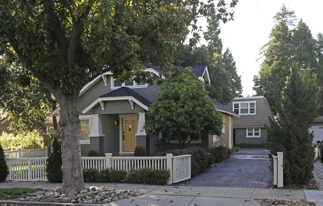 126-130 Seale Ave in Palo Alto, CA - Foto de edificio