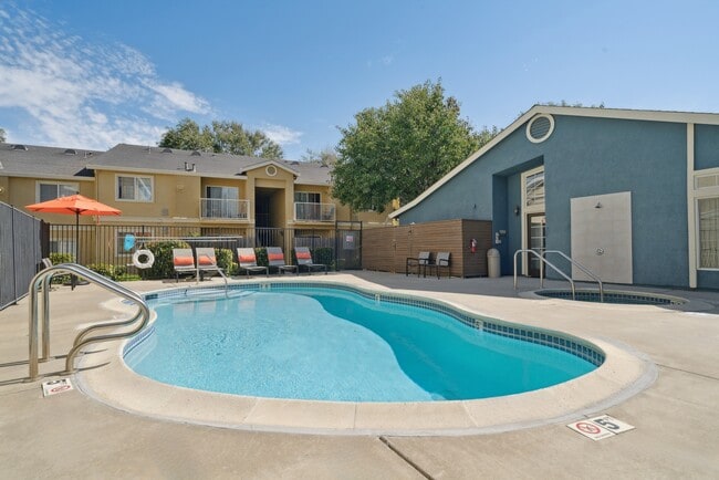 Creekside Village in Pittsburg, CA - Building Photo - Building Photo