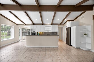 8735 S Monticello Cir in Granbury, TX - Foto de edificio - Building Photo