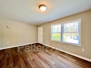 1754 Meadowbrook Terrace in Hendersonville, NC - Foto de edificio - Building Photo