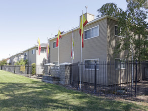 Abbey Pointe Apartments in Stockton, CA - Foto de edificio - Building Photo