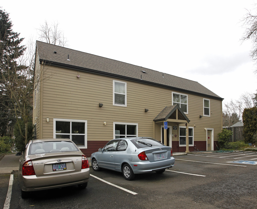 Tryon Mews Apartments in Portland, OR - Building Photo