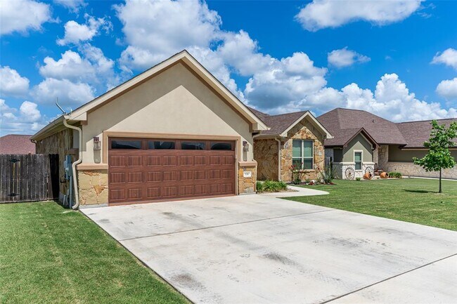 124 Terry Meadow Ln in Jarrell, TX - Building Photo - Building Photo