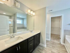 356 Kensington Dr in Spring Lake, NC - Building Photo - Building Photo