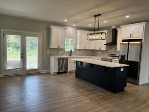 718 S Pleasant Coates Rd in Benson, NC - Building Photo - Building Photo