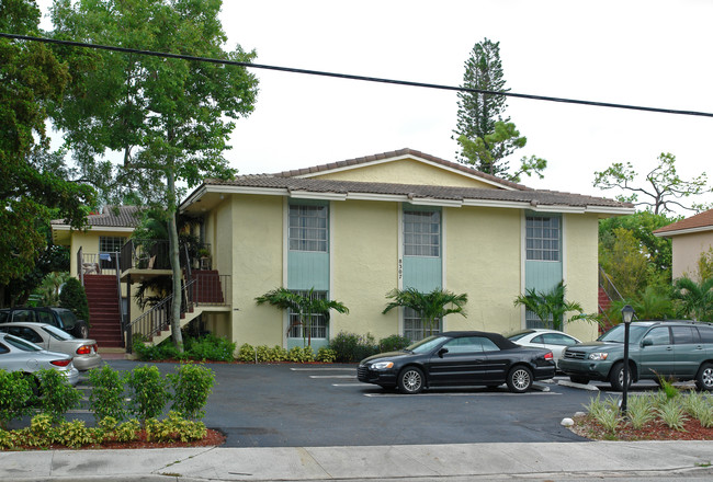 8307 W Sample Rd in Coral Springs, FL - Building Photo - Building Photo