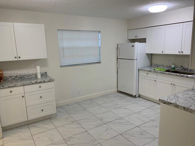 1450 SW 2nd Ave in Dania Beach, FL - Building Photo - Building Photo