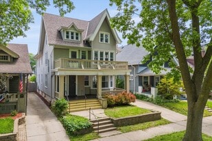 2856 N Frederick Ave, Unit 2856 in Milwaukee, WI - Building Photo