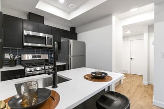 7814-7104 104 Ave NW in Edmonton, AB - Building Photo - Building Photo