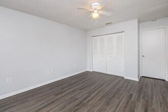 Cottage Court Apartments in Port Richey, FL - Building Photo - Building Photo