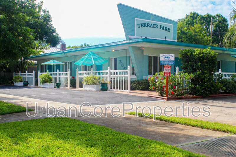 206 9th Ave N in St. Petersburg, FL - Building Photo