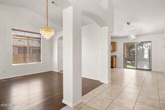 3297 E Warbler Rd in Gilbert, AZ - Foto de edificio - Building Photo