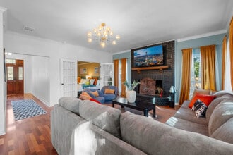 13702 Yellow Oak Cir in San Antonio, TX - Building Photo - Building Photo