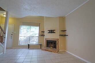 2125 Augusta Dr in Houston, TX - Building Photo - Building Photo