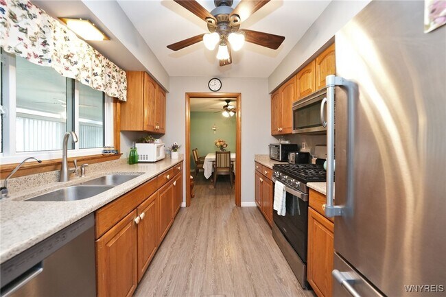 3839 Sunset Dr in Strykersville, NY - Building Photo - Building Photo