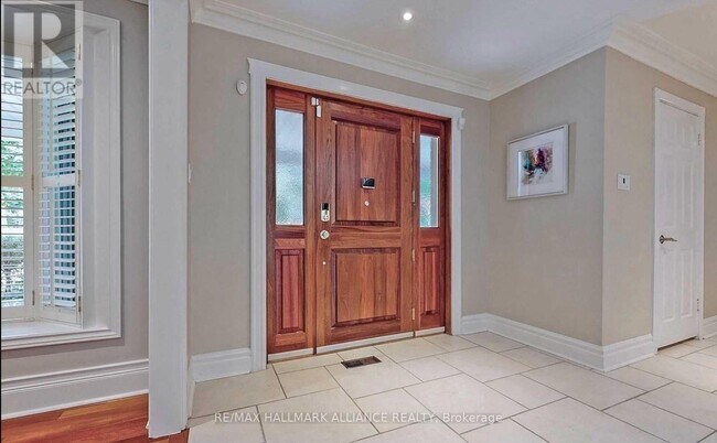 2413 Robin Dr in Mississauga, ON - Building Photo - Building Photo