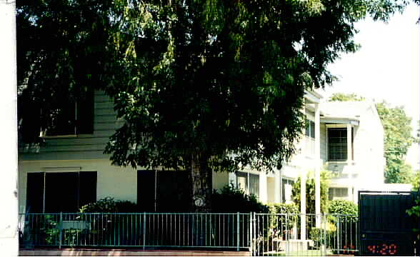 11645 Moorpark St in North Hollywood, CA - Foto de edificio
