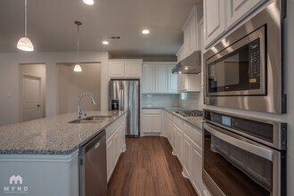 3001 Damsel Sauvage Ln in Lewisville, TX - Foto de edificio - Building Photo