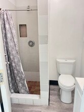 24 11th St. Apartments in Hermosa Beach, CA - Foto de edificio - Building Photo