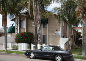 Chateaux Suzanne in San Diego, CA - Foto de edificio - Building Photo