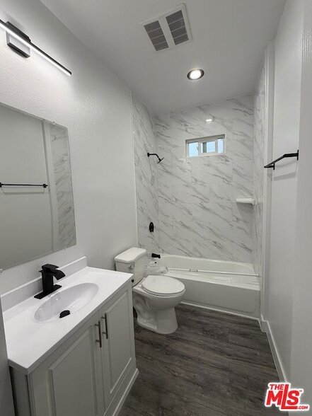 8624 Graham Ave, Unit B in Los Angeles, CA - Foto de edificio - Building Photo