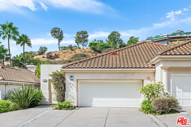 property at 602 Palisades Dr