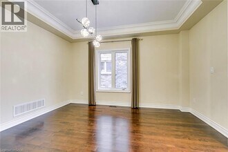 2492 Chaplin Rd in Oakville, ON - Building Photo - Building Photo