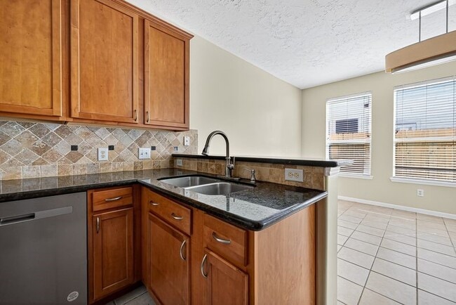 7407 Hollister Ridge