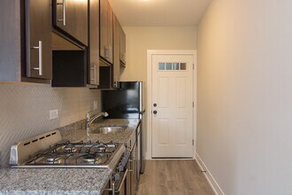 706 W Brompton Ave in Chicago, IL - Foto de edificio - Building Photo