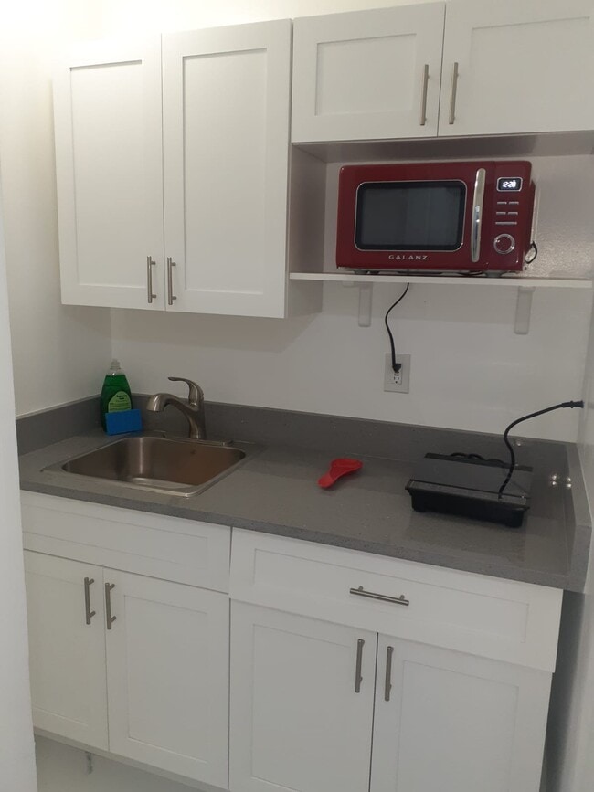 10230 SW 143rd Pl in Miami, FL - Foto de edificio - Building Photo