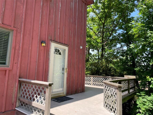 14 Cathy Ct in Northport, NY - Building Photo - Building Photo
