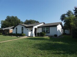 1618 Travis St in Garland, TX - Building Photo - Building Photo