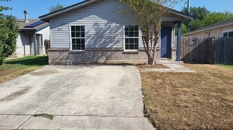 10155 Sundrop Pass in San Antonio, TX - Building Photo