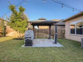 2016 Grow Ln in Austin, TX - Foto de edificio - Building Photo