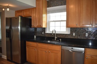 7001 Roslyn Ave in Derwood, MD - Building Photo - Building Photo