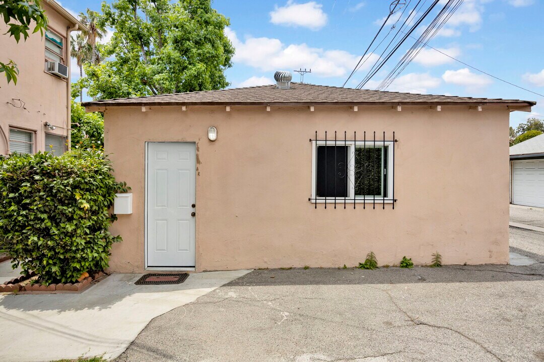 4341 Laurel Canyon Blvd in Studio City, CA - Building Photo