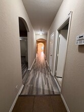 647 Tom Kemp Dr in New Braunfels, TX - Foto de edificio - Building Photo