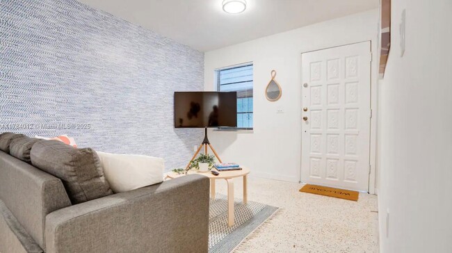 1645 SW 7th St in Miami, FL - Building Photo - Building Photo