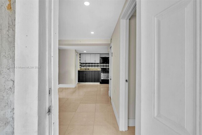 921 NW 110th St in Miami, FL - Building Photo - Building Photo